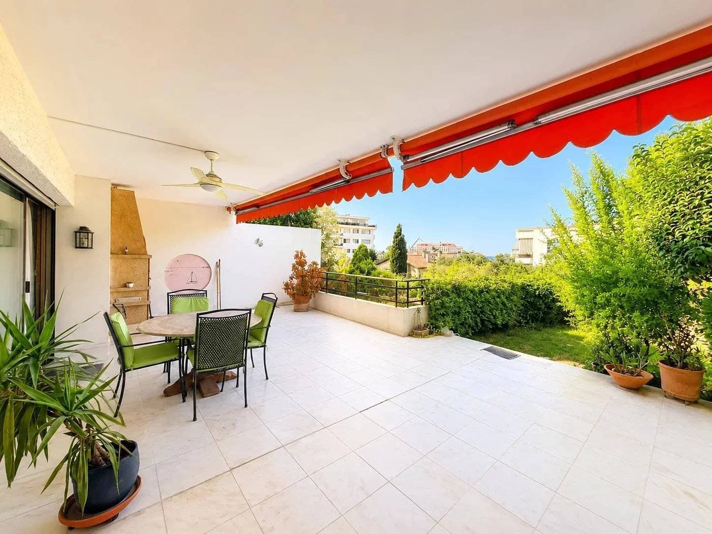 Rostagne - Start of Cap d'Antibes - 4 rooms with terrace, garden and swimming pool in the residence